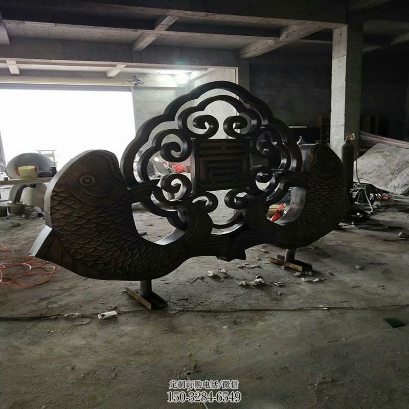 钢铸铜鱼雕塑 园林景观小品生物雕塑生产 地产精神堡垒铜鱼雕塑批发