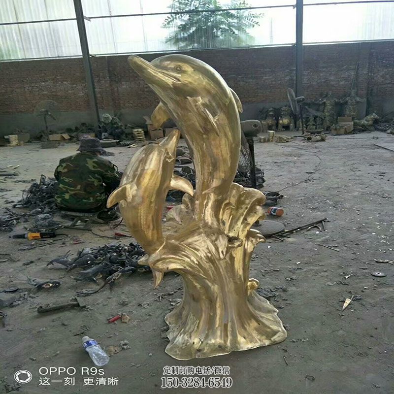 铜鱼雕塑抽象 公园景观生物雕塑供求 烤漆铜鱼雕塑制造商