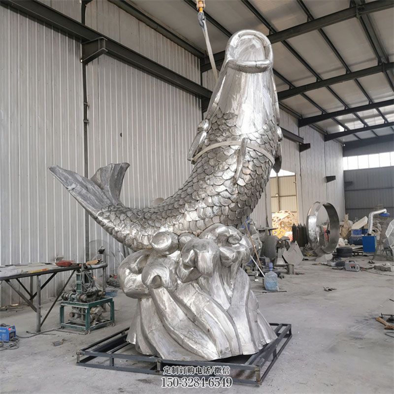 空间鲤鱼雕塑 户外鱼类雕塑摆放精选 不锈钢鲤鱼雕塑工艺服务商