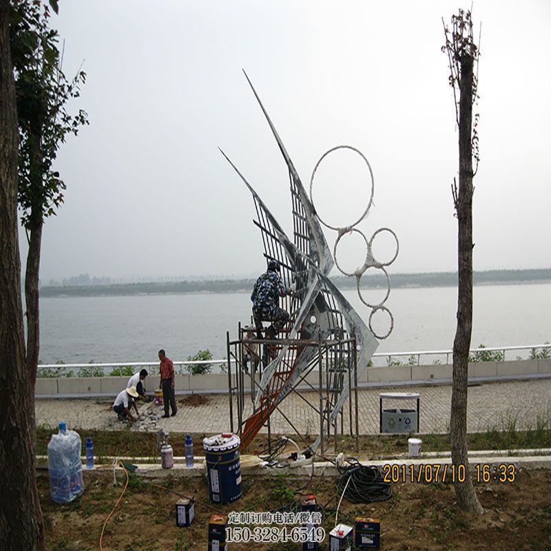 花园小品承接-景观定制-地产镂空鱼雕塑