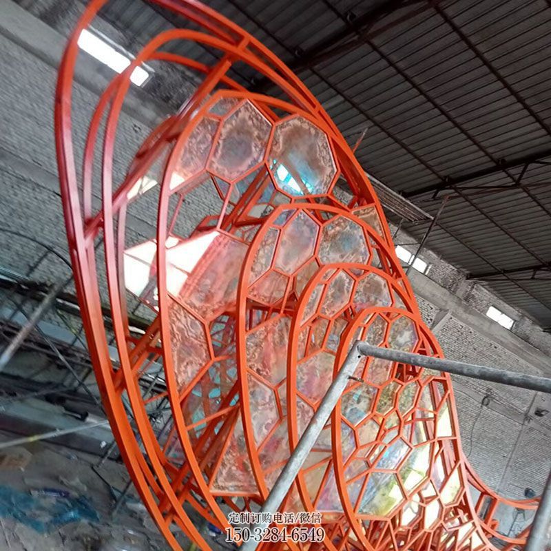 标识雕塑定制-城堡形式-镂空鱼雕塑工程