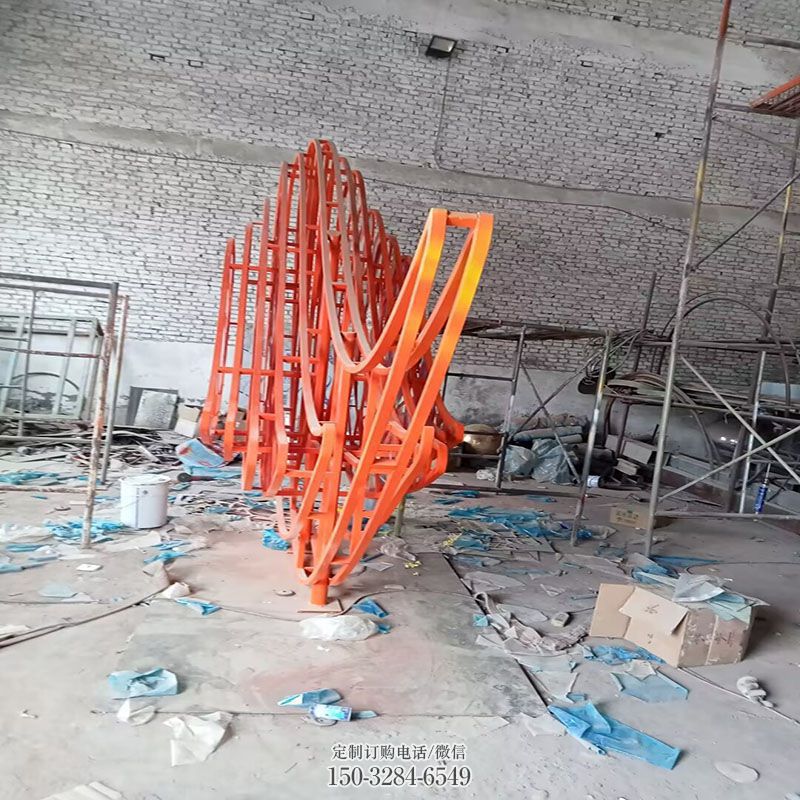 街景小品生产商-抽象设计-锻钢镂空鱼雕塑