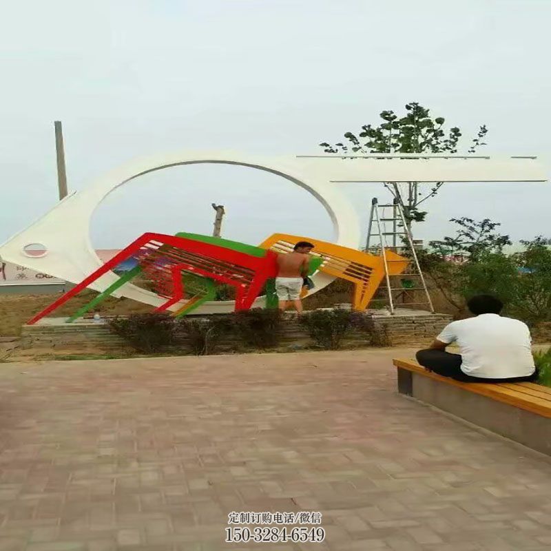 镜面三角鱼雕塑 园林生物雕塑摆件订做 城市广场几何鱼雕塑提供